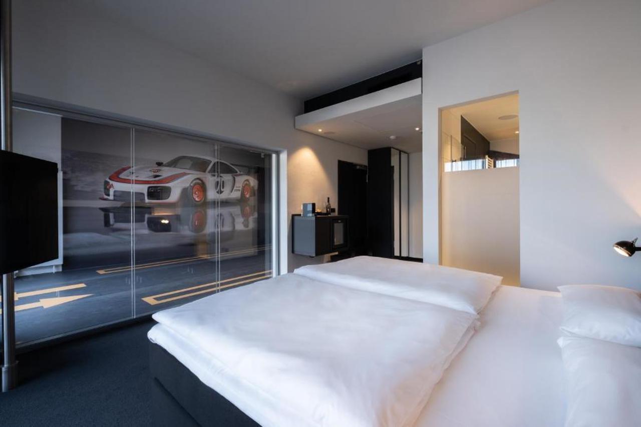 V8 Hotel Koeln At Motorworld Colónia Exterior foto