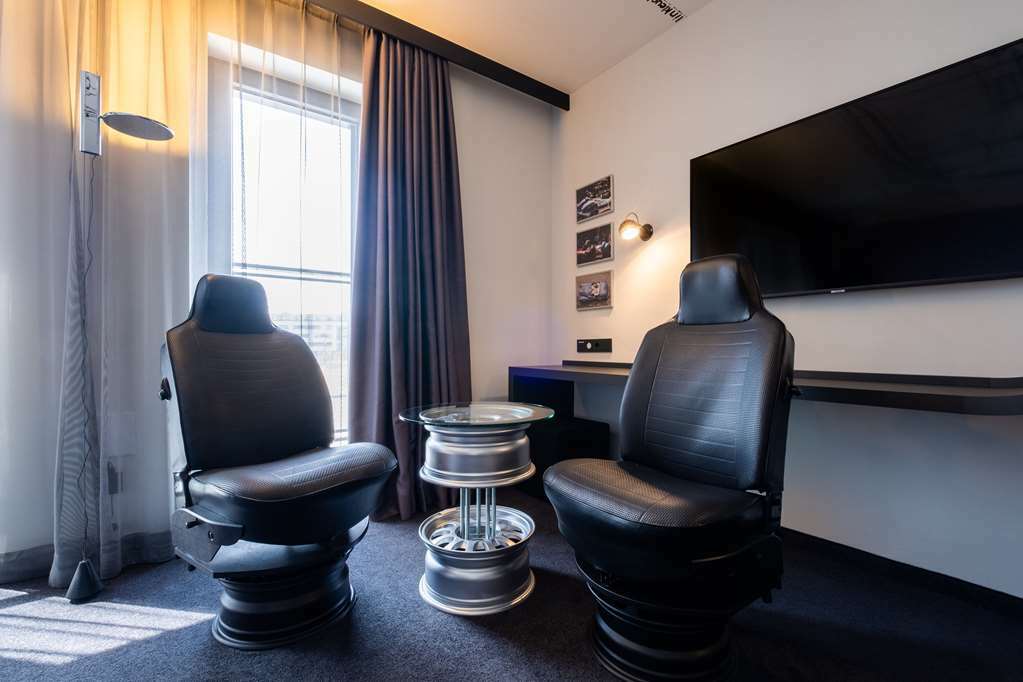 V8 Hotel Koeln At Motorworld Colónia Quarto foto