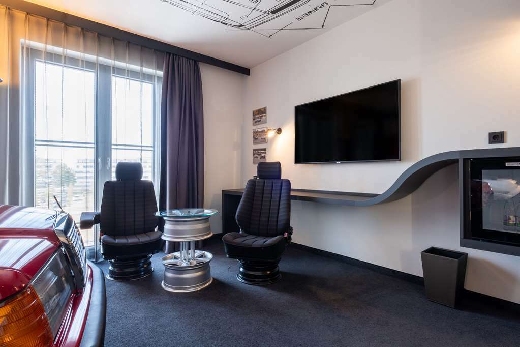 V8 Hotel Koeln At Motorworld Colónia Quarto foto