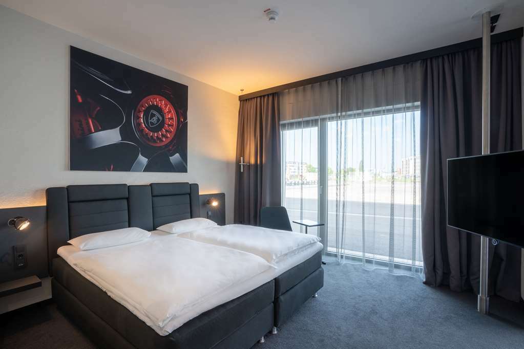 V8 Hotel Koeln At Motorworld Colónia Quarto foto