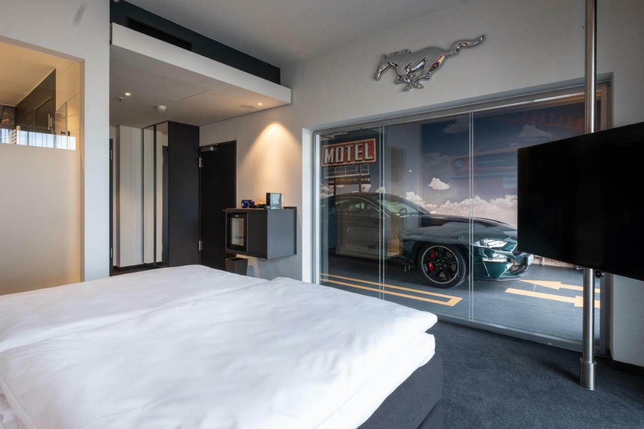 V8 Hotel Koeln At Motorworld Colónia Exterior foto
