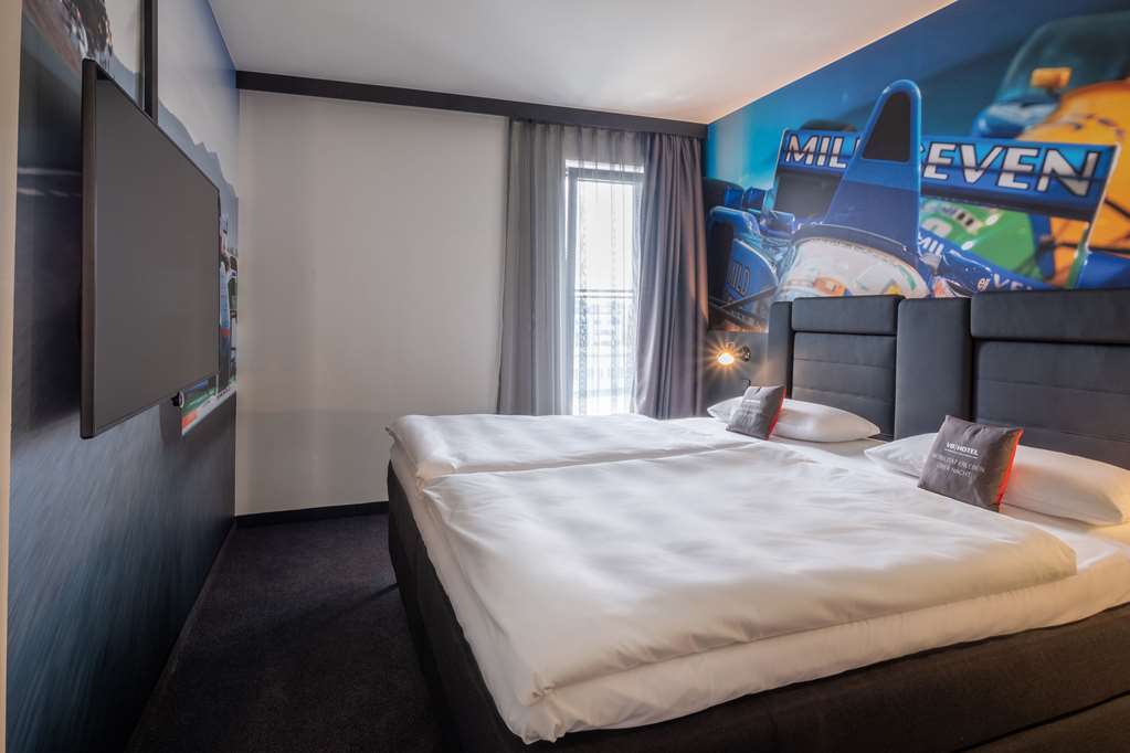 V8 Hotel Koeln At Motorworld Colónia Quarto foto